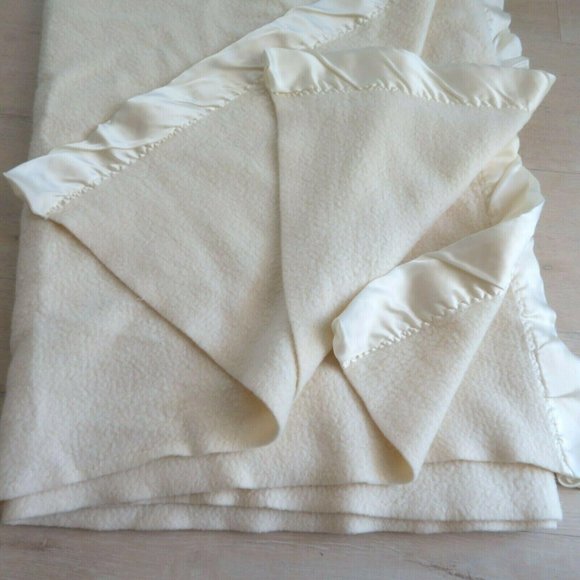 Vintage Acrylic Blanket Satin Trim Beige 86 x 64 Twin Double USA Made - Picture 9 of 11